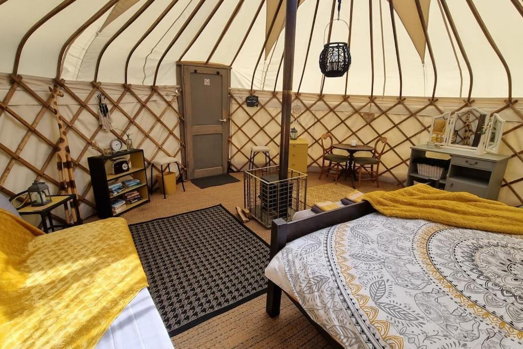 Готель Bronfelen Yurt Cynghordy Екстер'єр фото