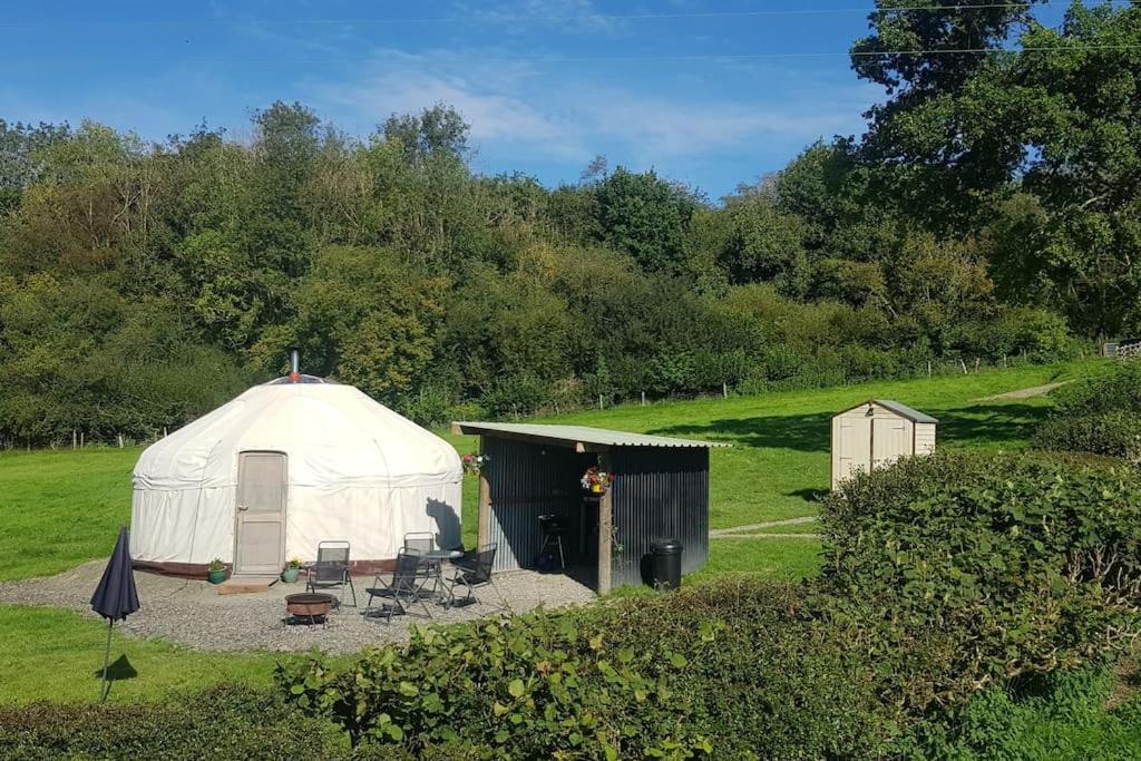 Готель Bronfelen Yurt Cynghordy Екстер'єр фото