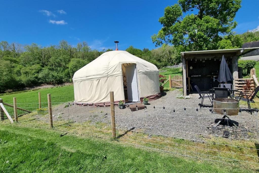 Готель Bronfelen Yurt Cynghordy Екстер'єр фото