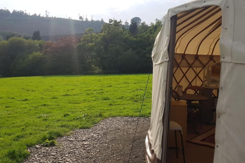 Готель Bronfelen Yurt Cynghordy Екстер'єр фото