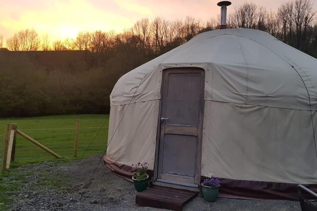 Готель Bronfelen Yurt Cynghordy Екстер'єр фото