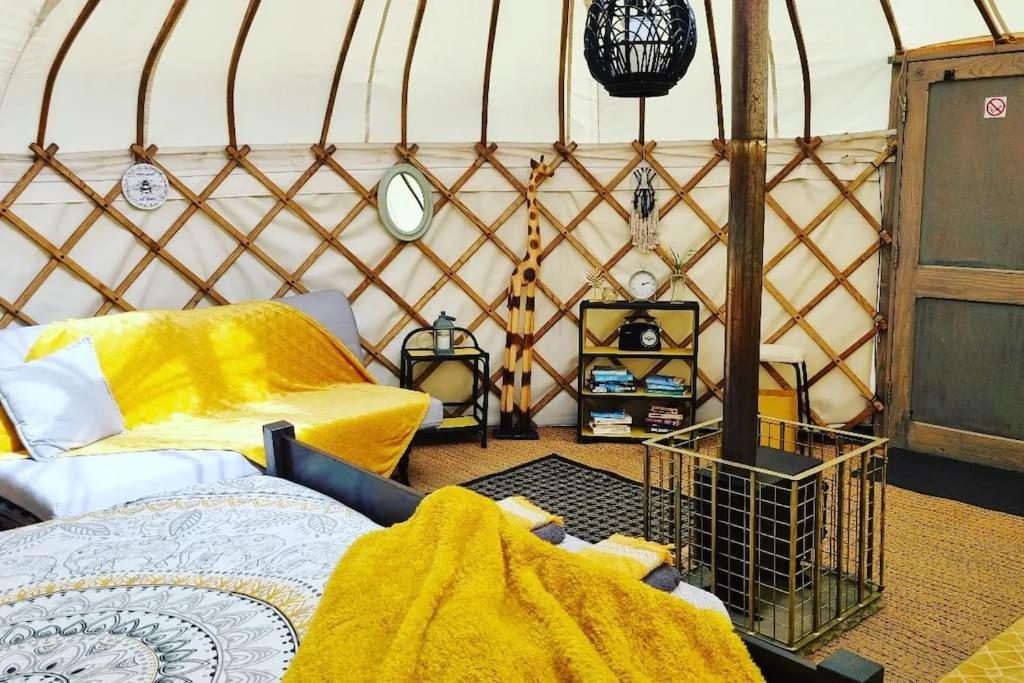 Готель Bronfelen Yurt Cynghordy Екстер'єр фото