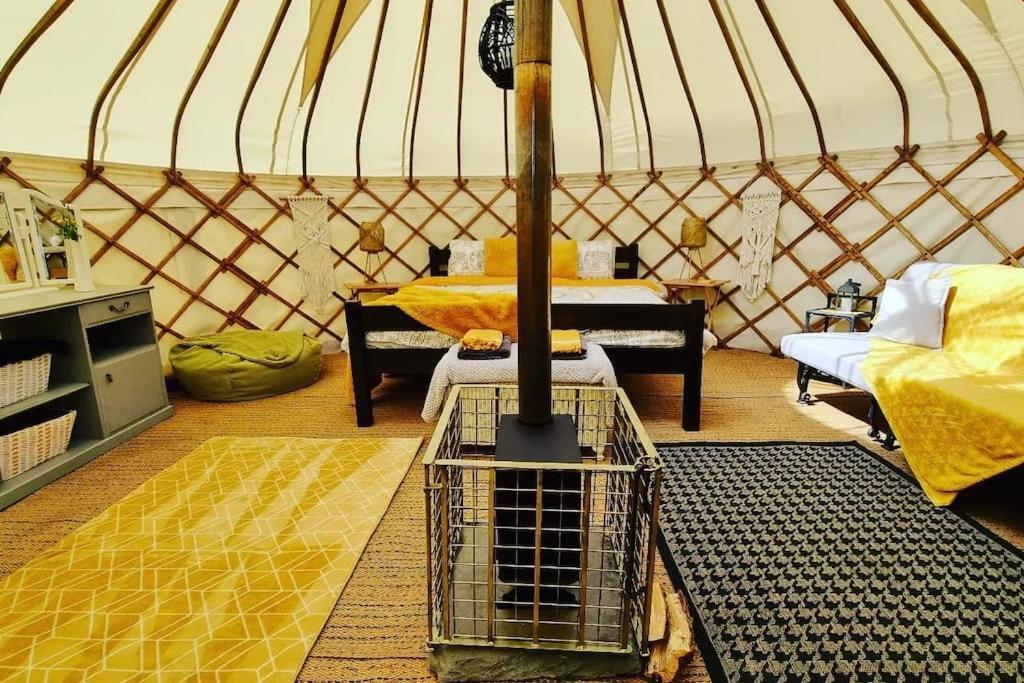 Готель Bronfelen Yurt Cynghordy Екстер'єр фото