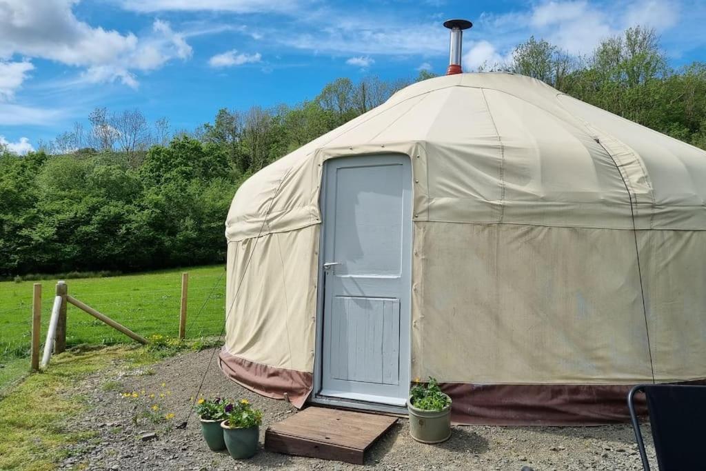 Готель Bronfelen Yurt Cynghordy Екстер'єр фото