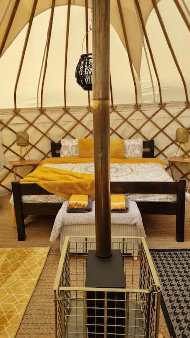 Готель Bronfelen Yurt Cynghordy Екстер'єр фото