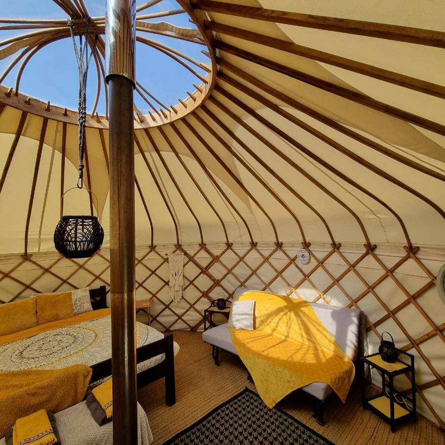 Готель Bronfelen Yurt Cynghordy Екстер'єр фото