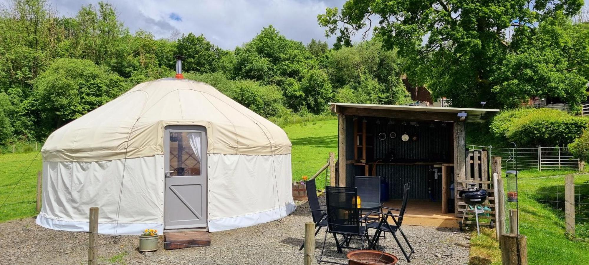Готель Bronfelen Yurt Cynghordy Екстер'єр фото