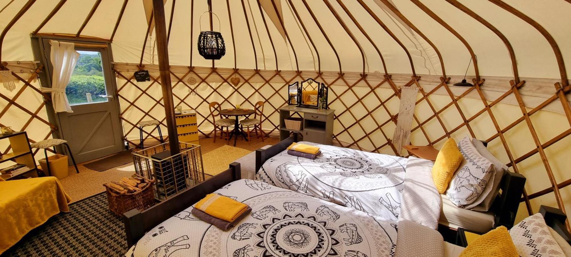 Готель Bronfelen Yurt Cynghordy Екстер'єр фото